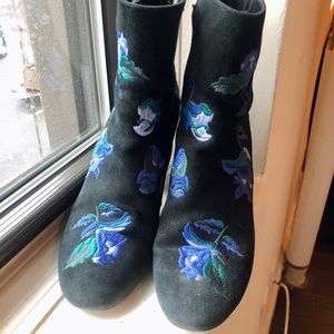 Club Monaco embroidered booties